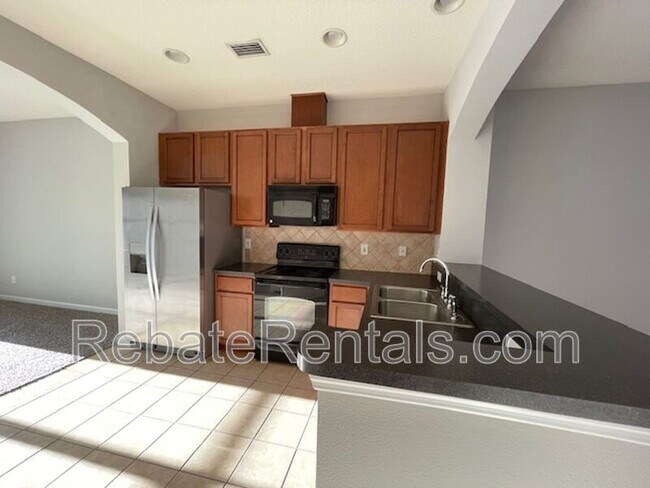 Building Photo - 13026 Sunset Lake Dr