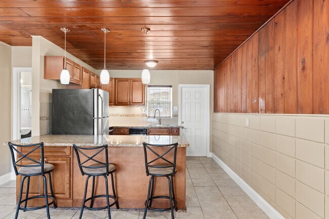 Building Photo - 327 Lee Ave