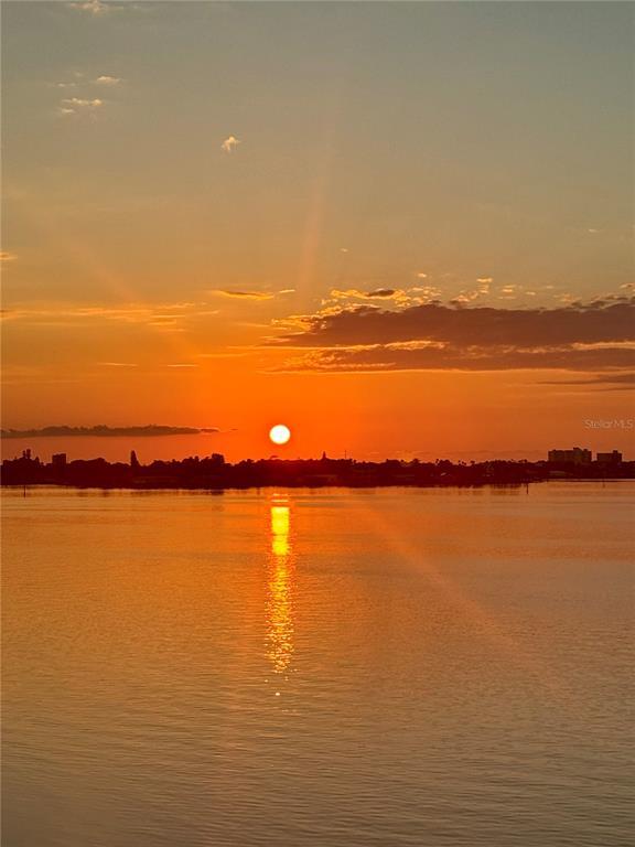 Building Photo - 6025 Sun Blvd