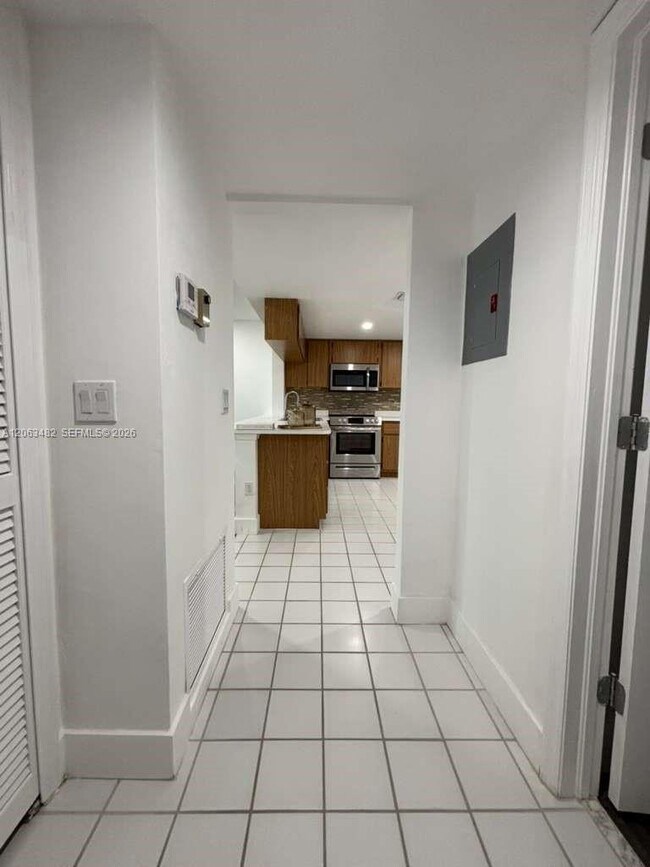 Building Photo - 1005 Palm Beach Trace Dr
