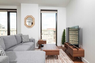 Building Photo - 212 Stuart St