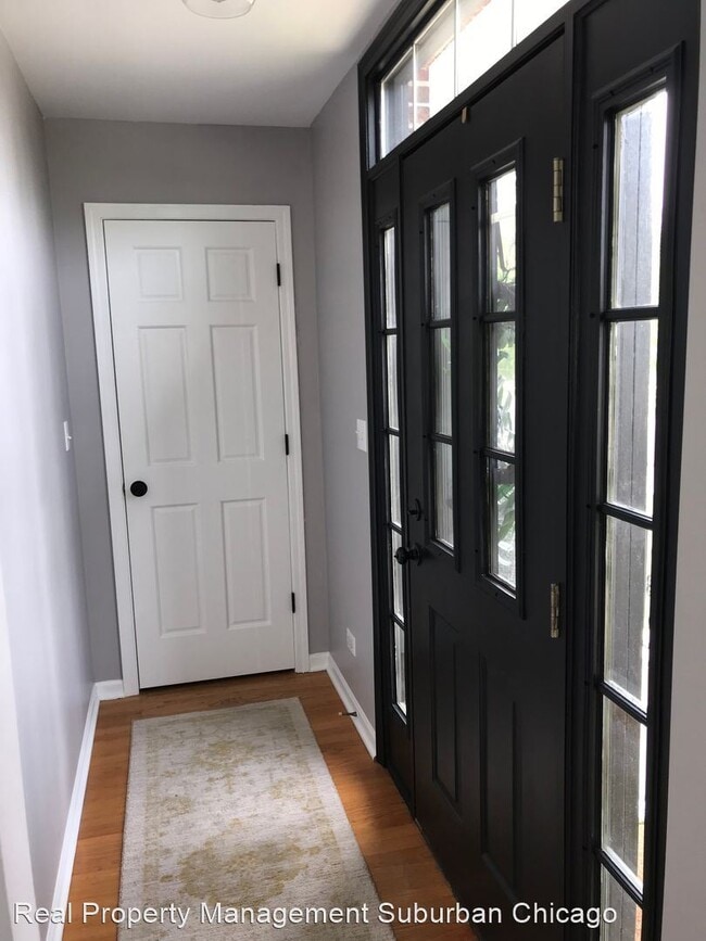 Building Photo - 4 br, 3 bath House - 5901 Burr Oak Avenue