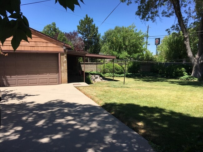 Building Photo - 4 bed - 2 bath Charming single family home...