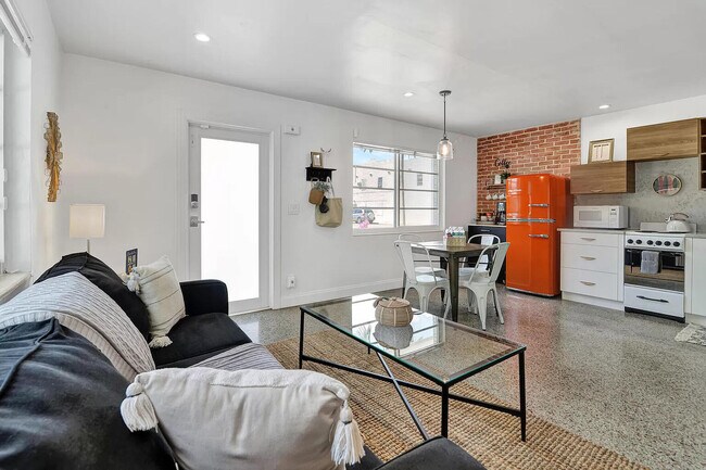 Primary Photo - 430 N K St