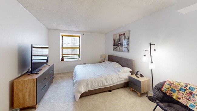 Building Photo - 270 E Highland Ave