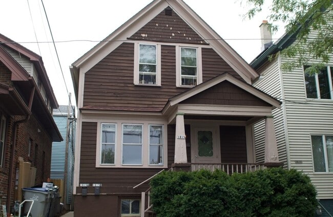 Building Photo - Large One Bedroom Unit Two Blocks From Brady Street.