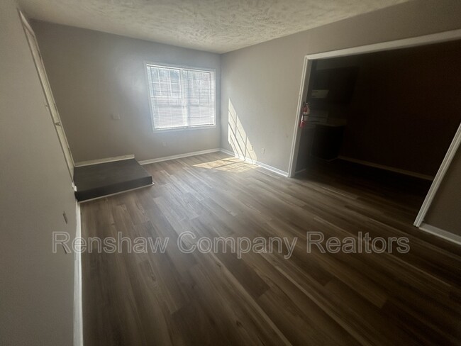 Building Photo - 276 Greenfield Dr