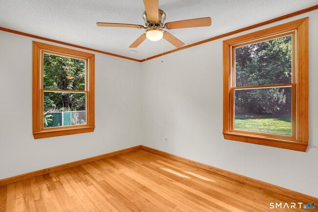 Building Photo - 228 N Granby Rd