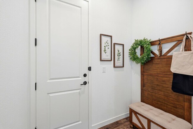 Building Photo - 1550 Plumas Dr