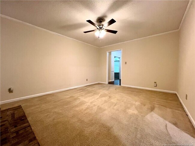 Building Photo - 6017 Lakeway Dr