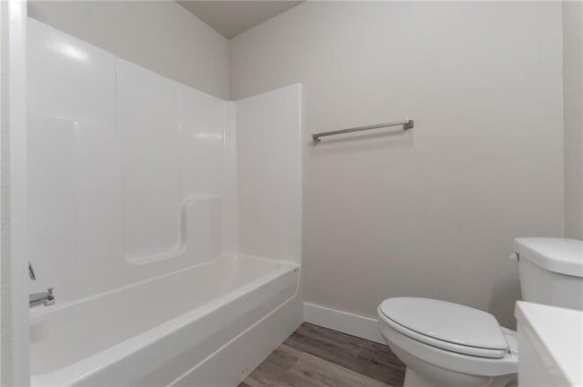 Building Photo - 1366 N Porter Rd