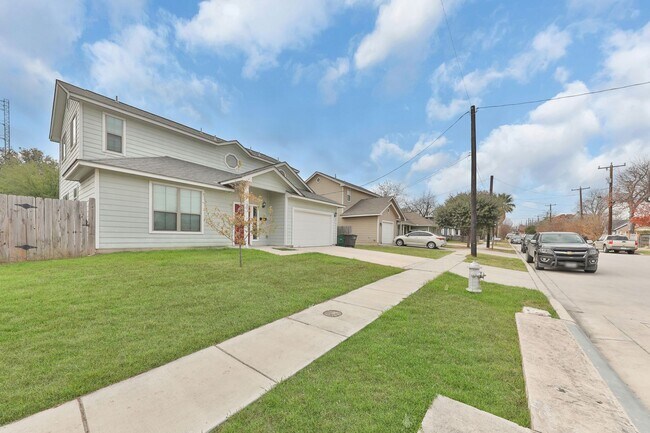 Building Photo - Five Points 4 bedroom home