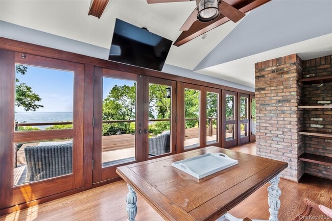 Building Photo - 16 Old Field Woods Rd