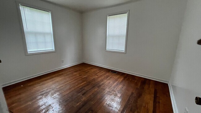 Building Photo - 2221 Briarfield Rd