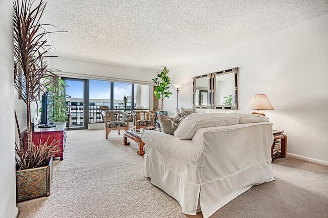 Building Photo - 5000 N Ocean Blvd