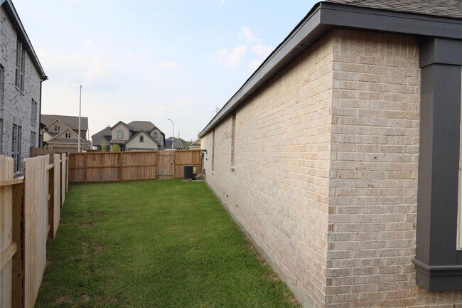 Building Photo - 27003 Golden Isle Ln