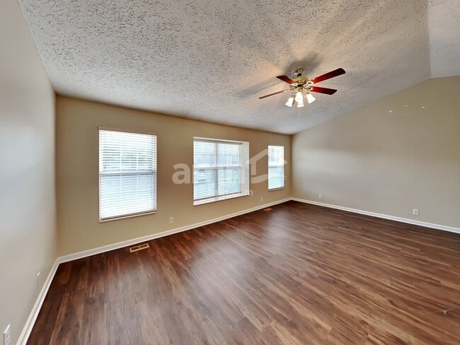 Building Photo - 3110 N Waterford Ct