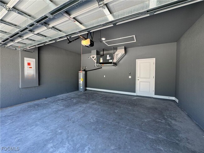 Building Photo - 6018 Acorn Cir