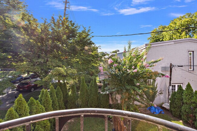 Building Photo - 1516 N Clayton St