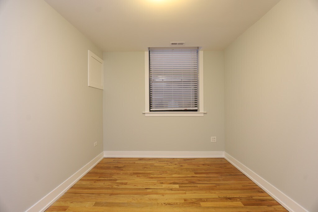 Building Photo - 556 W Arlington Pl