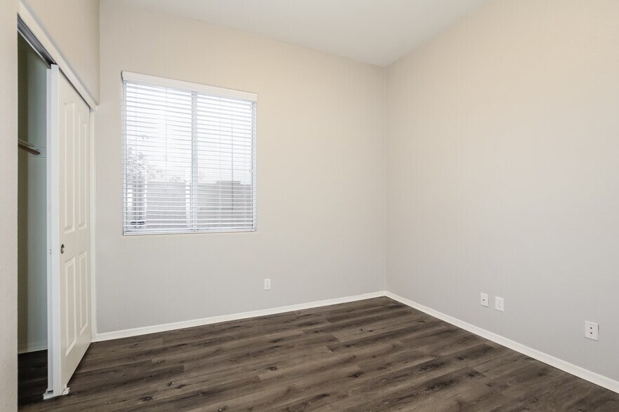 Building Photo - 13587 W Tara Ln