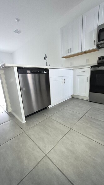 Building Photo - 3064 Skyline Lp