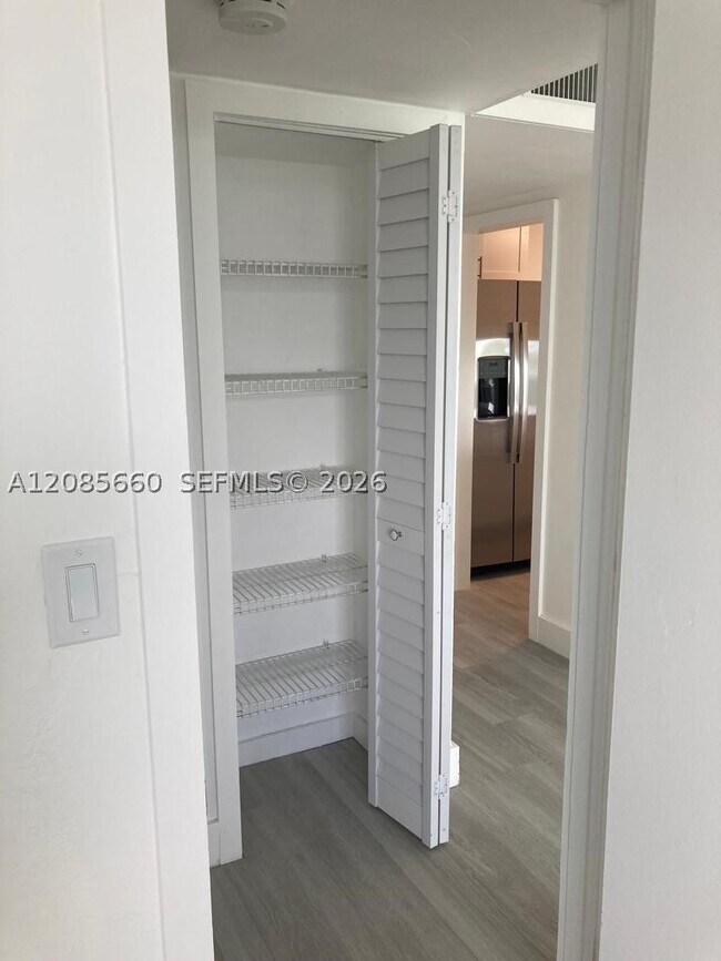 Building Photo - 9125 SW 77th Ave