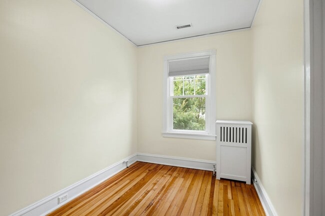 Building Photo - 3 Bedroom Home off of Patterson Ave **Avai...