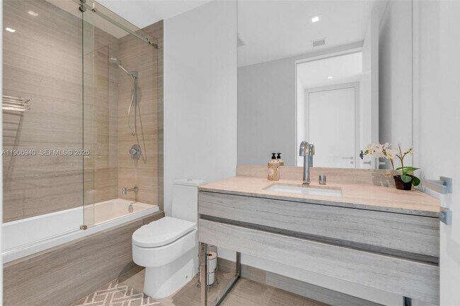 Building Photo - 18975 Collins Ave