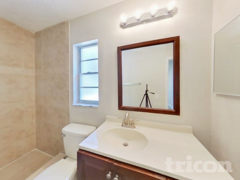 Building Photo - 330 Malcolm Ave