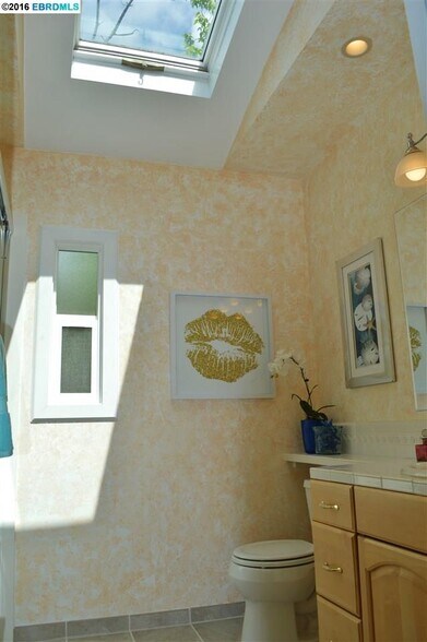 Building Photo - 663 Fairmount Ave