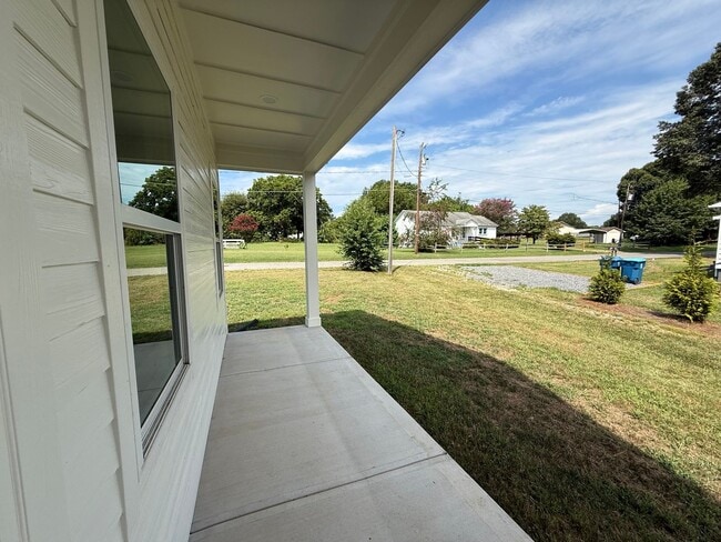 Building Photo - Newly Built 3-Bedroom Gem with Easy Highwa...