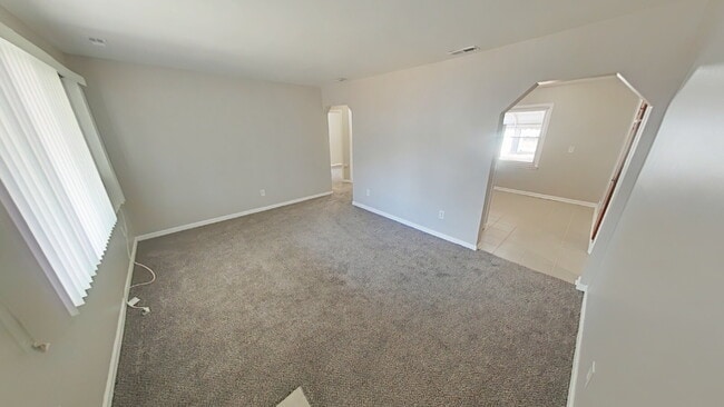 Building Photo - "Charming 3-Bedroom Home in Roseville - Cozy Living with 924 Sq Ft of Comfort!"