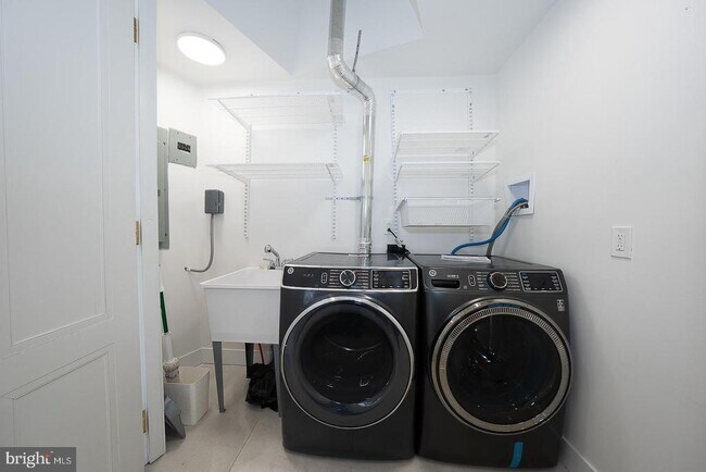 Building Photo - 39 Fairview Rd