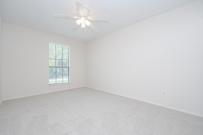 Building Photo - 2406 Old Dixie Dr