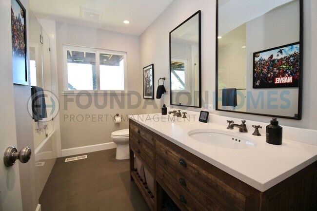 Building Photo - Fully Furnished 5BD/2.5BA Hillside View Home-FOUNDATION