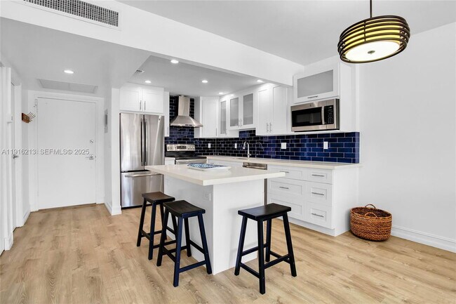 Building Photo - 100 Edgewater Dr