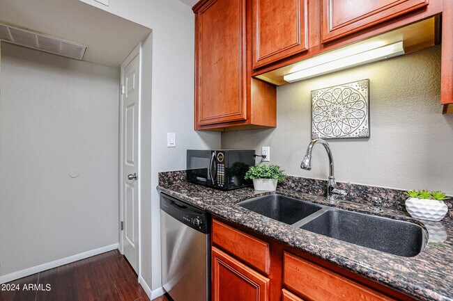Building Photo - 4419 N 27th St