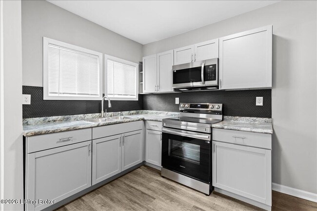 Building Photo - 1018 S 47th St