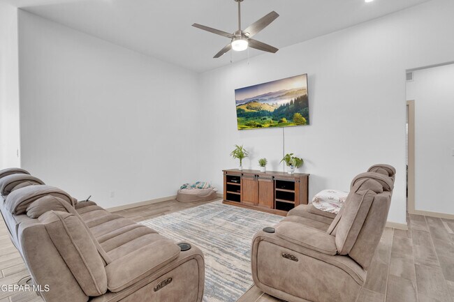 Building Photo - 12614 Amesbury