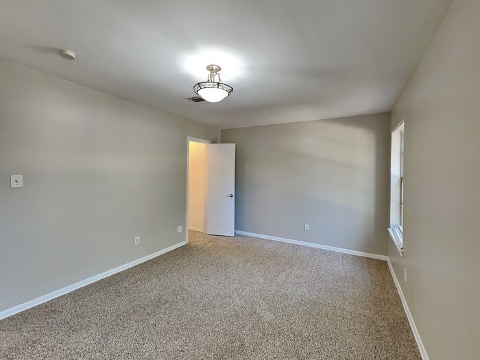 Building Photo - 1906 Tucumcari Dr