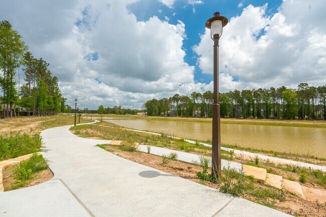 Building Photo - 21967 Gateway Arch Dr