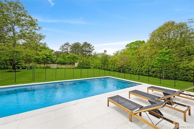 Building Photo - 28 Canoe Place Rd