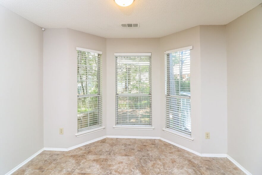 Building Photo - 4034 Sharon Woods Dr