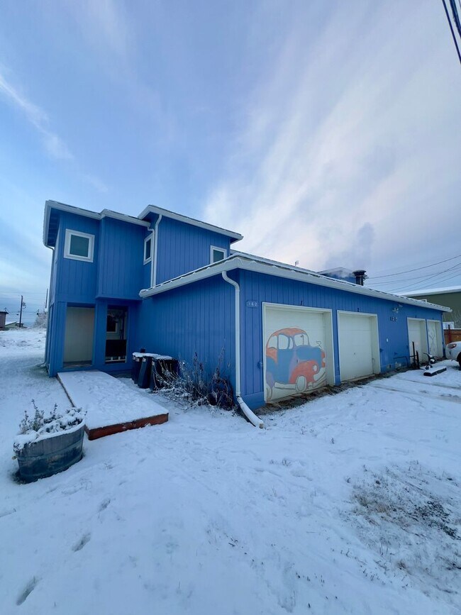 Primary Photo - 28th Ave 1215-