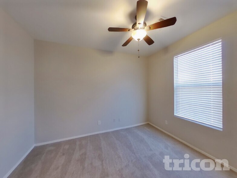 Building Photo - 4868 E Meadow Land Dr