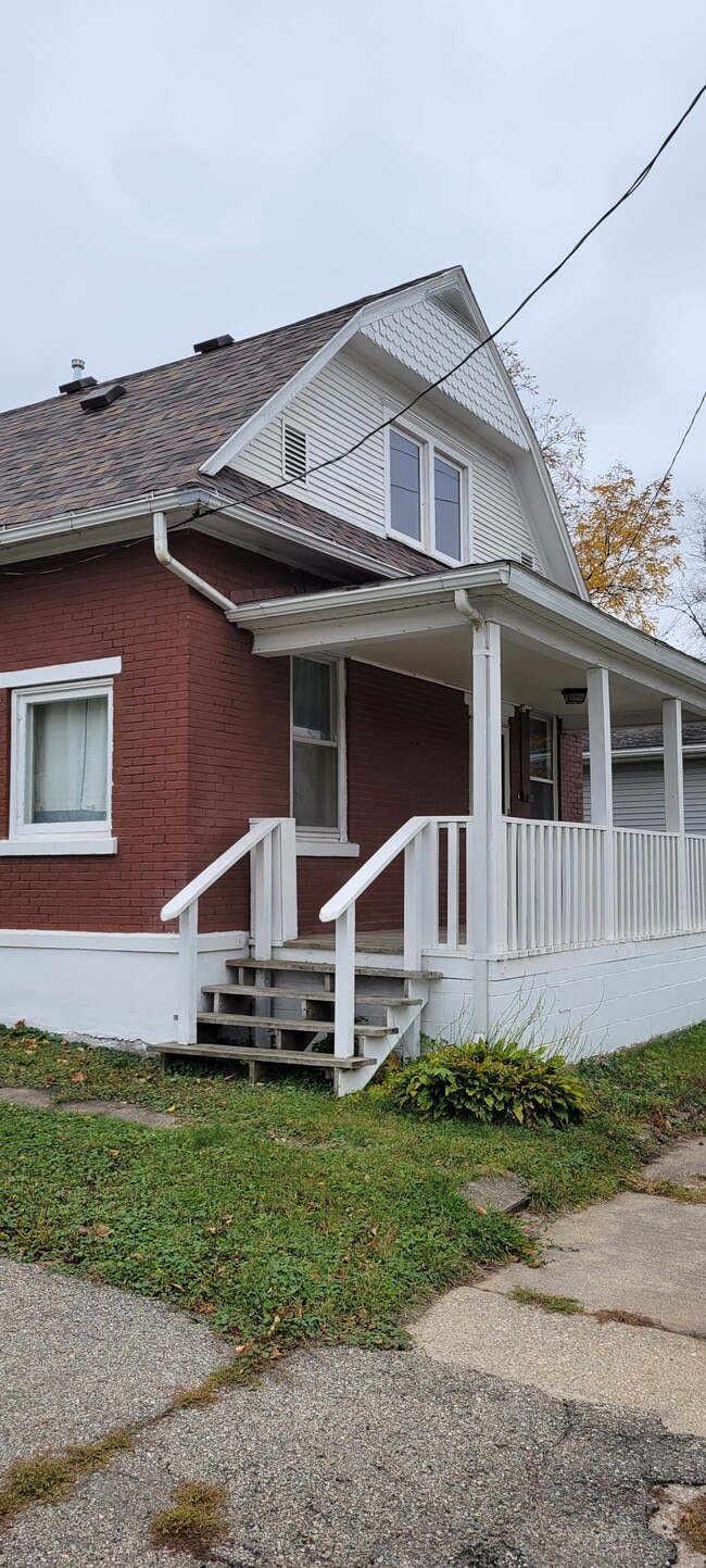 N entry - 410 River St