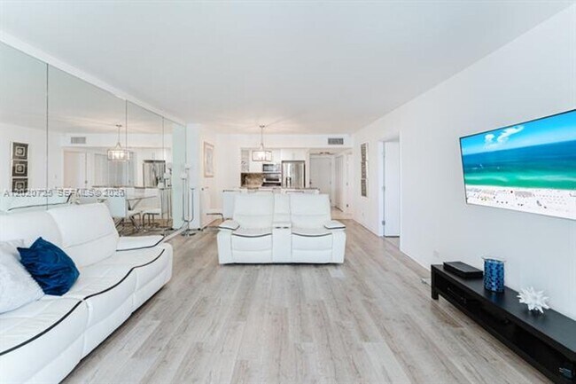 Building Photo - 2301 Collins Ave