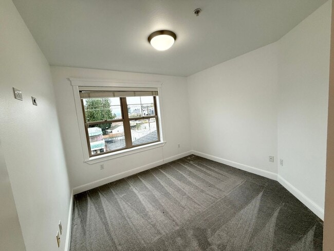 Building Photo - 2BR Condo with Private Patio Near Discovery Park – Blue Heron Community