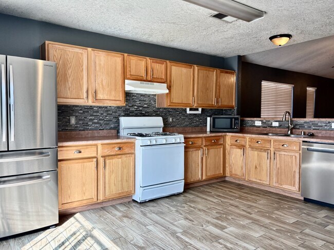 Building Photo - 3617 Cameo Dr